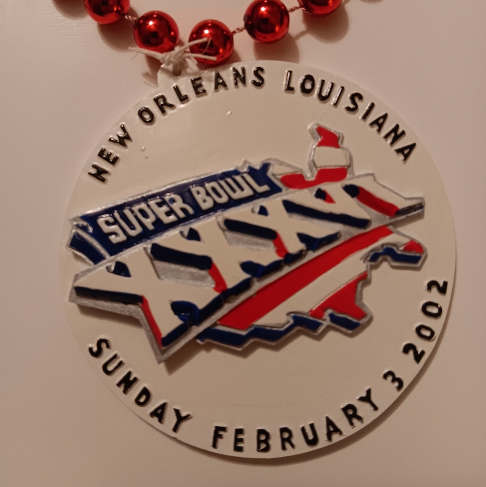 Super Bowl XXXVI Commemorative Plastic Medallion With Beads Tom Brady First Win